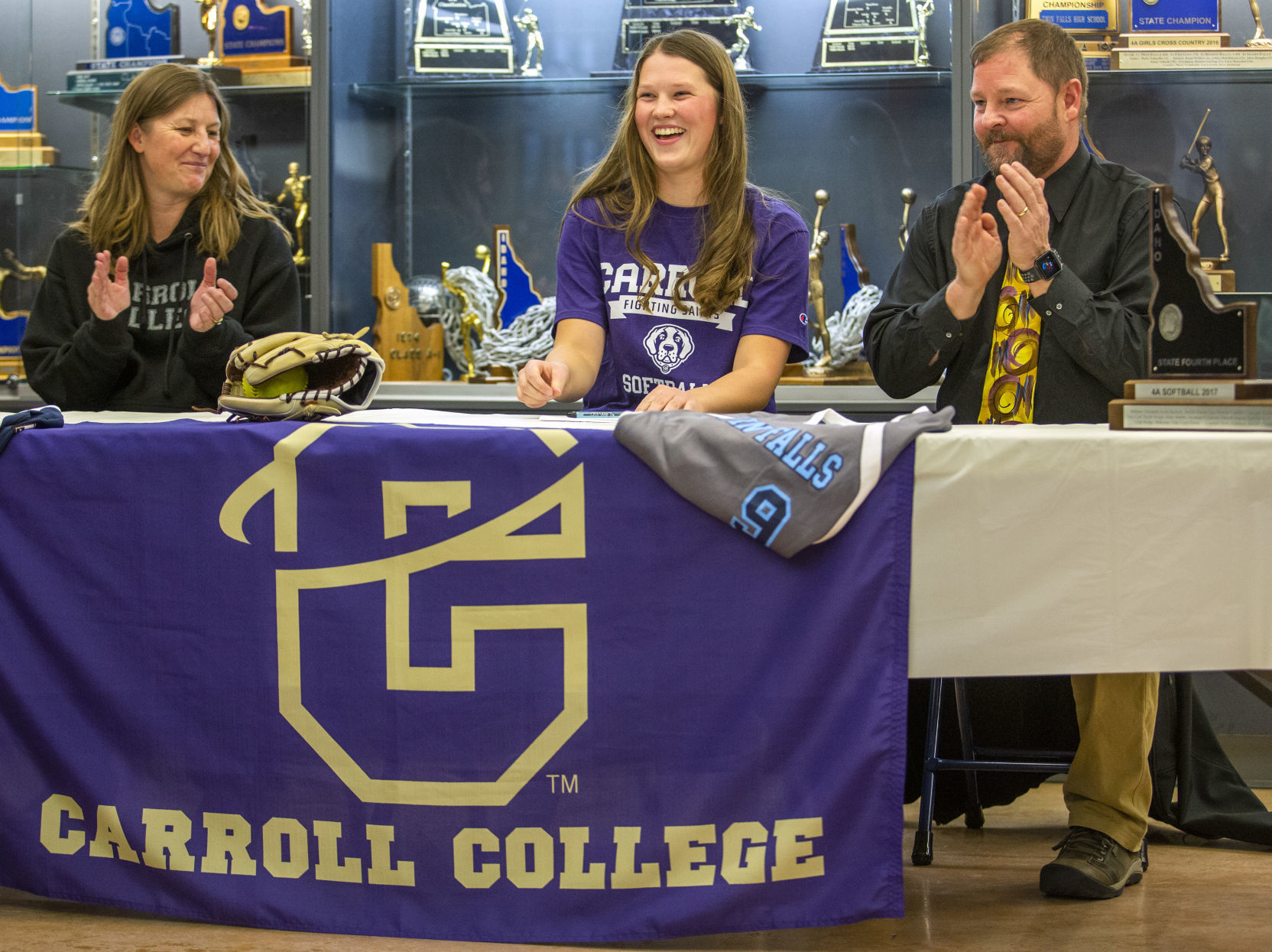 Kaitlynn Ayers signs her letter of intent